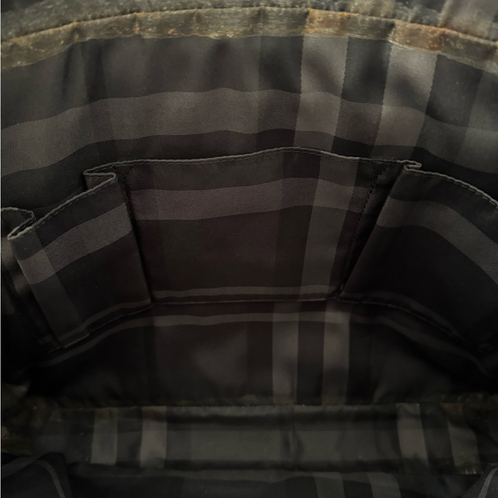 Burberry Black Laptop Bag with Textured Leather and Adjustable Strap - Picture 8 of 8